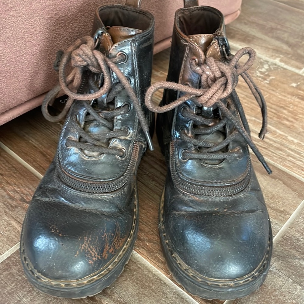 Billie shoes size 12.